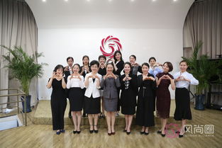 想成為優(yōu)秀禮儀培訓(xùn)師，怎能不精通服務(wù)禮儀？